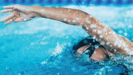 front-crawl-swimmer-in-the-pool
